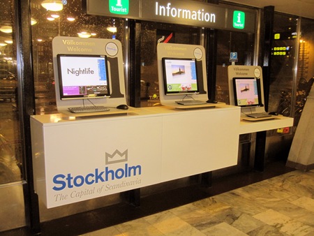 Stockholms turistbyrås informationsterminaler i övre biljetthallen vid Klarabergsgatan